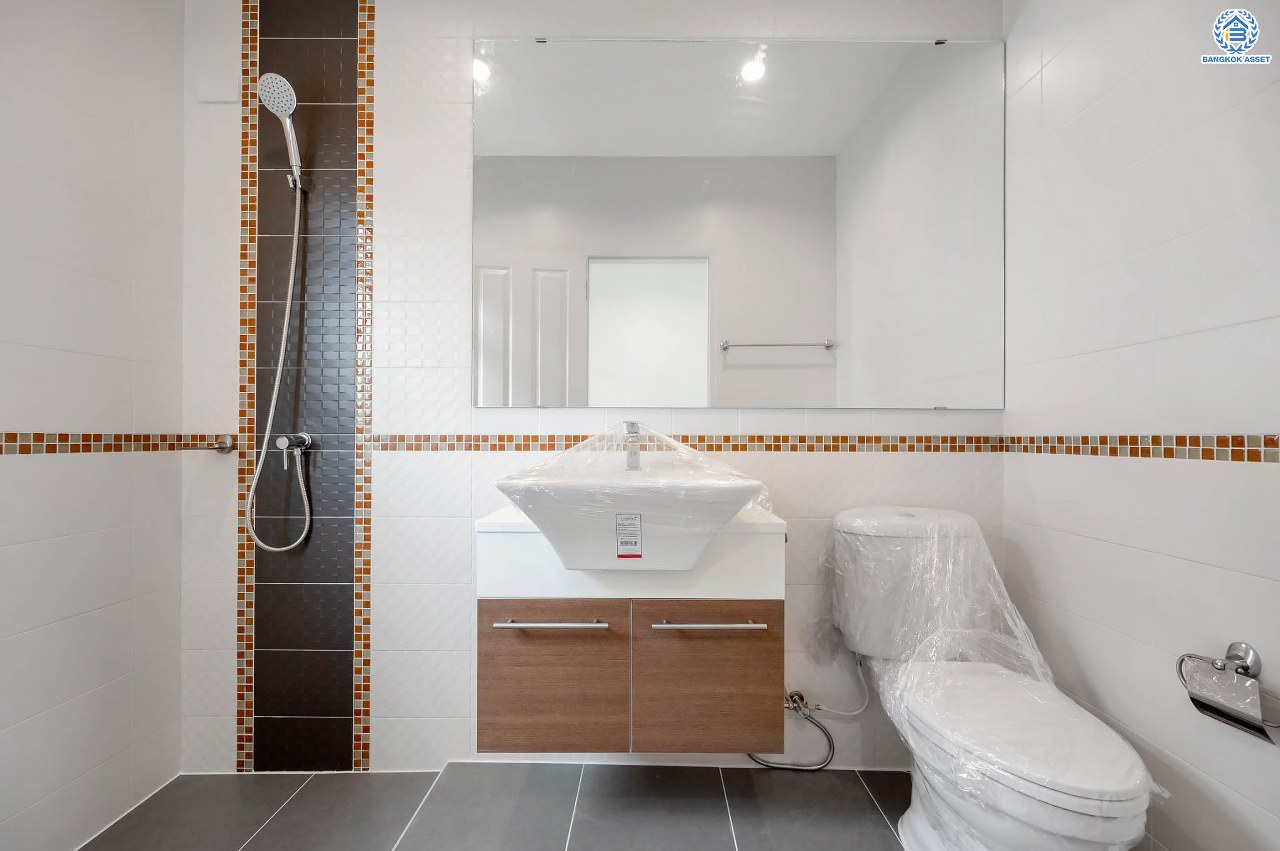 บ้านมือสองตกแต่งใหม่ โครงการ ไลฟ์ บางกอก บูเลอวาร์ด ปิ่นเกล้า-เพชรเกษม หลังมุม สังคมคุณภาพ SC Asset เนื้อที่กว้างกว่า 52.5 ตร.ว ฟังก์ชัน 3 ห้องนอน 3 ห้องน้ำ 2 ที่จอดรถ บนทำเลติดถนนพุทธมณฑลสาย4 ตอบโจทย์กับทุกครอบครัว ใกล้ ม.มหิดล, แหล่งช้อปปิ้ง "เซ็นทรัล ศาลายา", รถไฟฟ้าสายสีน้ำเงิน "สถานีหลักสอง" และทางด่วน "ศรีรัช"